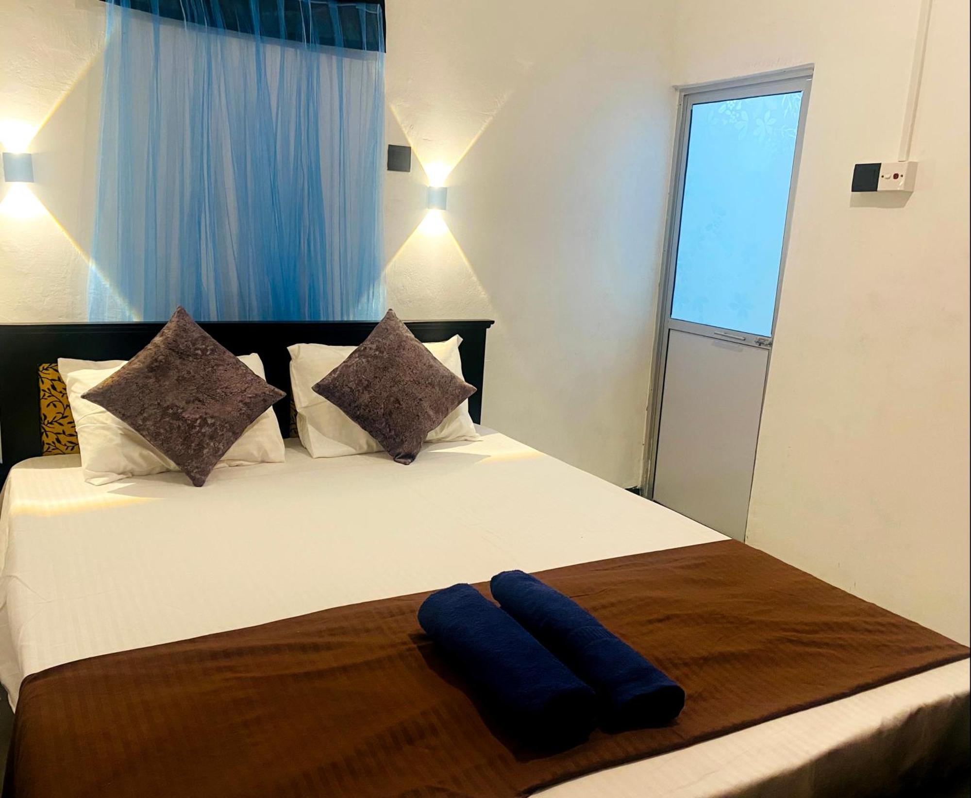 Fly Infinity - Home Stay Kandy Esterno foto