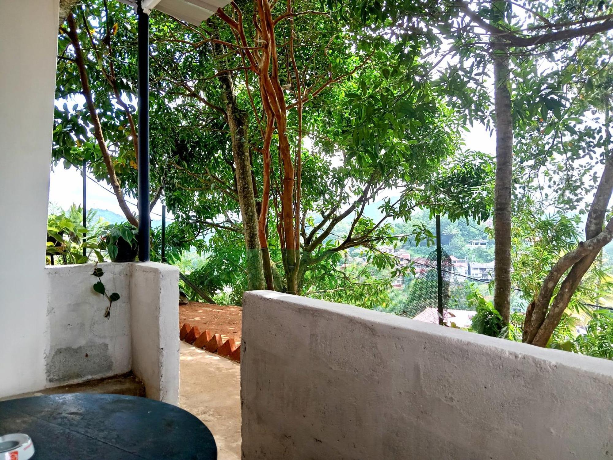 Fly Infinity - Home Stay Kandy Esterno foto