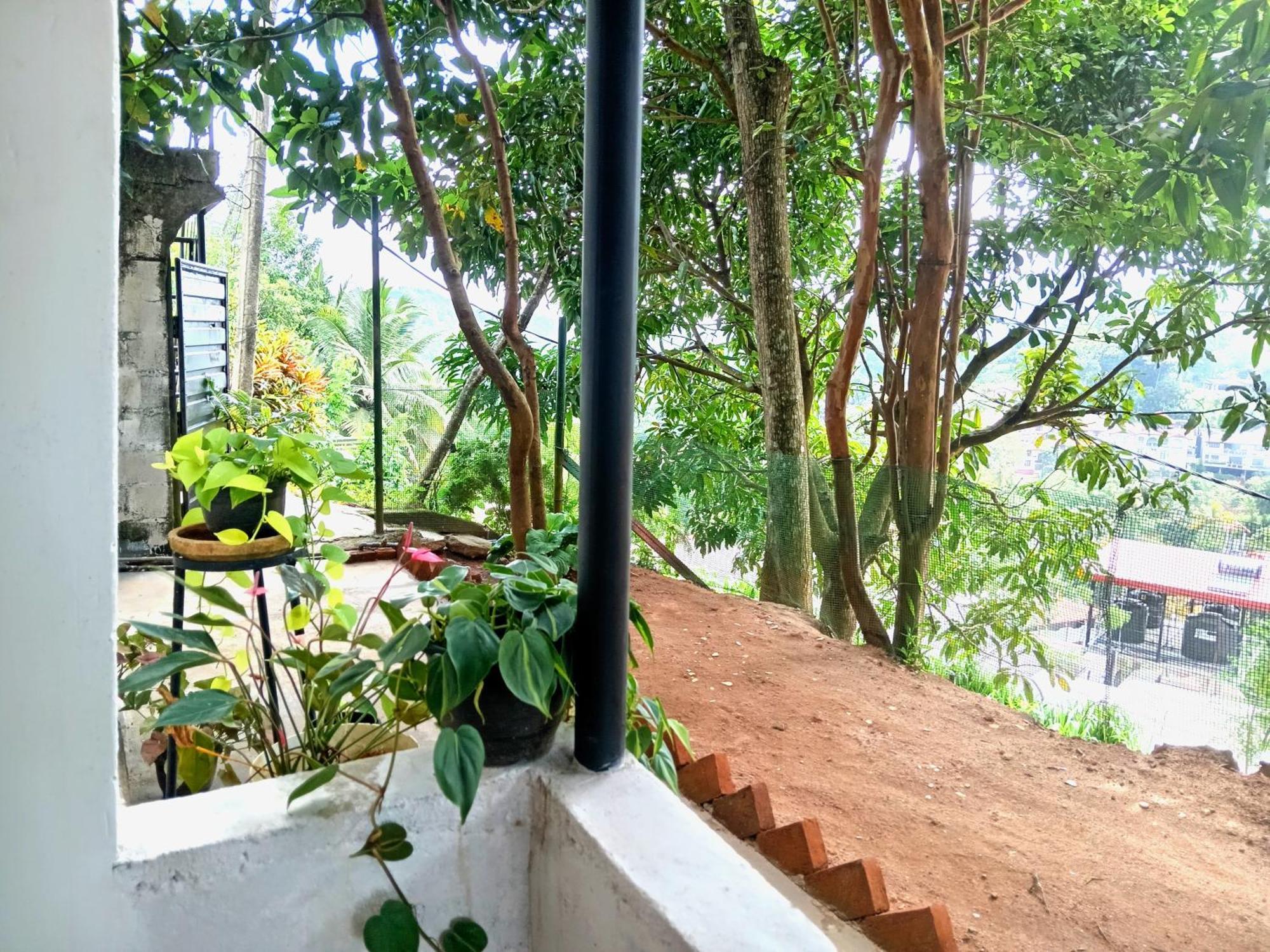 Fly Infinity - Home Stay Kandy Esterno foto