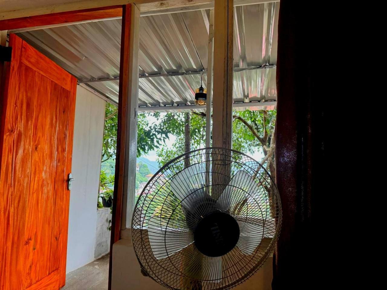 Fly Infinity - Home Stay Kandy Esterno foto
