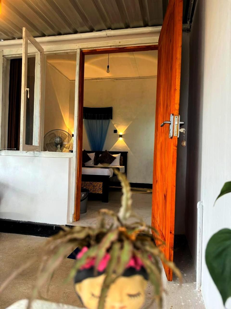 Fly Infinity - Home Stay Kandy Esterno foto