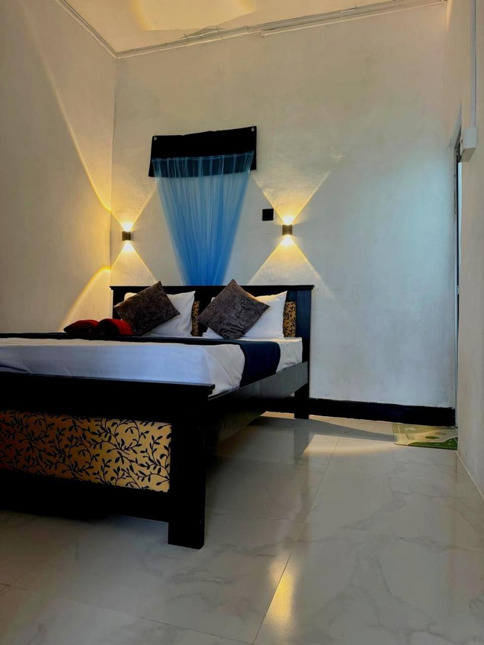 Fly Infinity - Home Stay Kandy Esterno foto