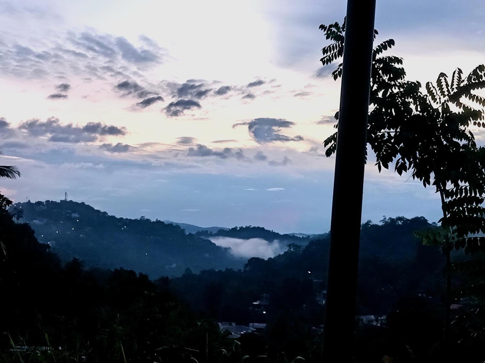 Fly Infinity - Home Stay Kandy Esterno foto
